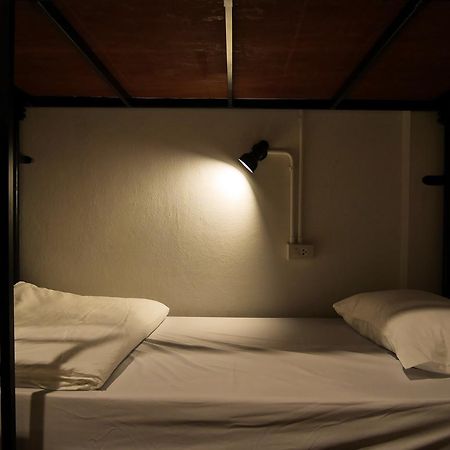 Phresh Hostel กรุงเทพมหานคร ภายนอก รูปภาพ